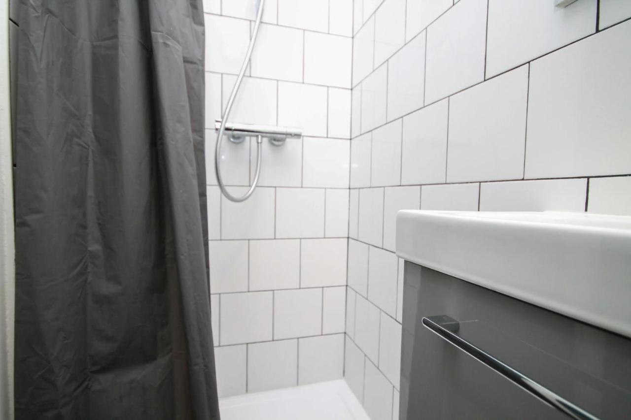 02 - Chambre Avec Lit Double Et Sdb Prive Wifi 圣但尼 外观 照片